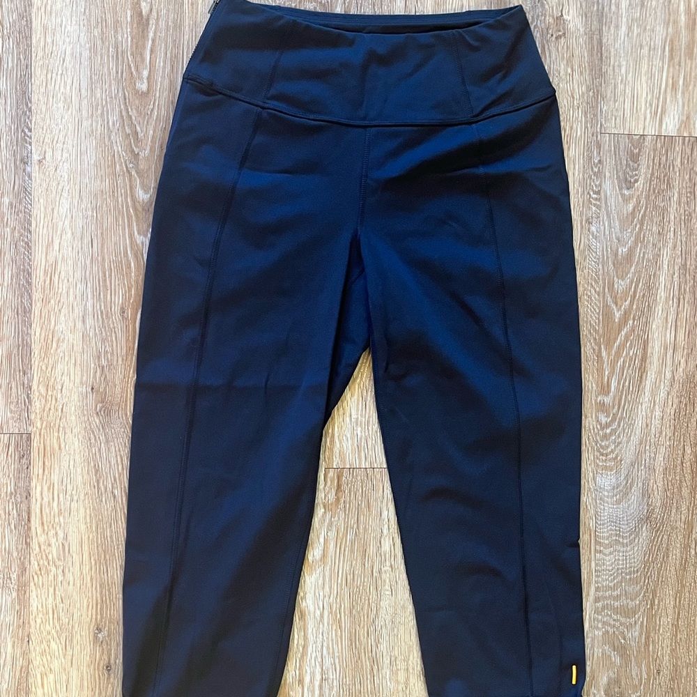 Lucy Black Capris